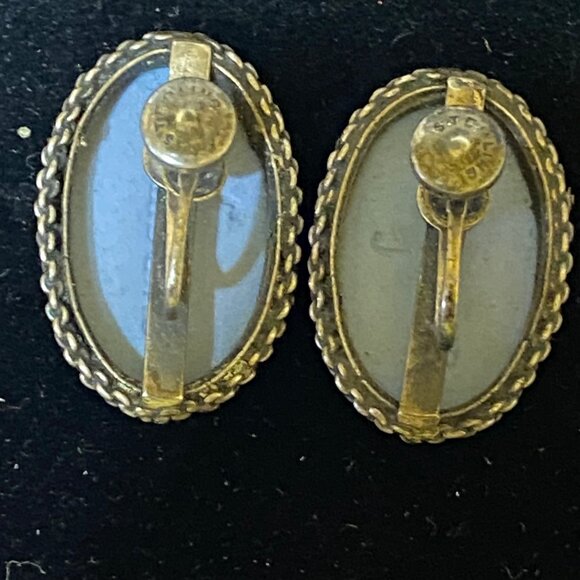 1" x 5/8" Vintage Wedgwood Style Blue & White Cameo Clip-On Earrings Oval Shape - Picture 12 of 12